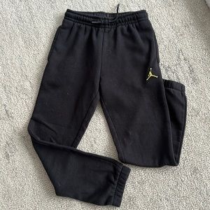 Boys Jordan black sweatpants